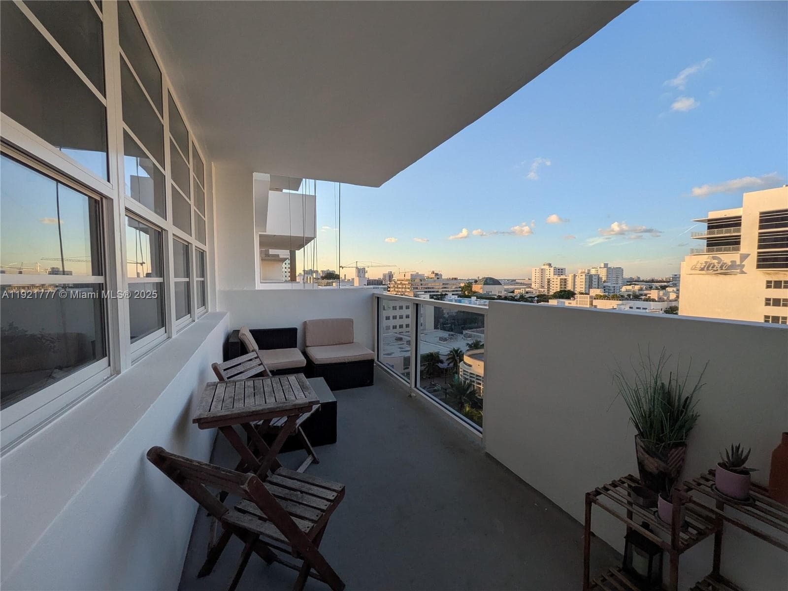 A11921777 — Miami Beach — 2