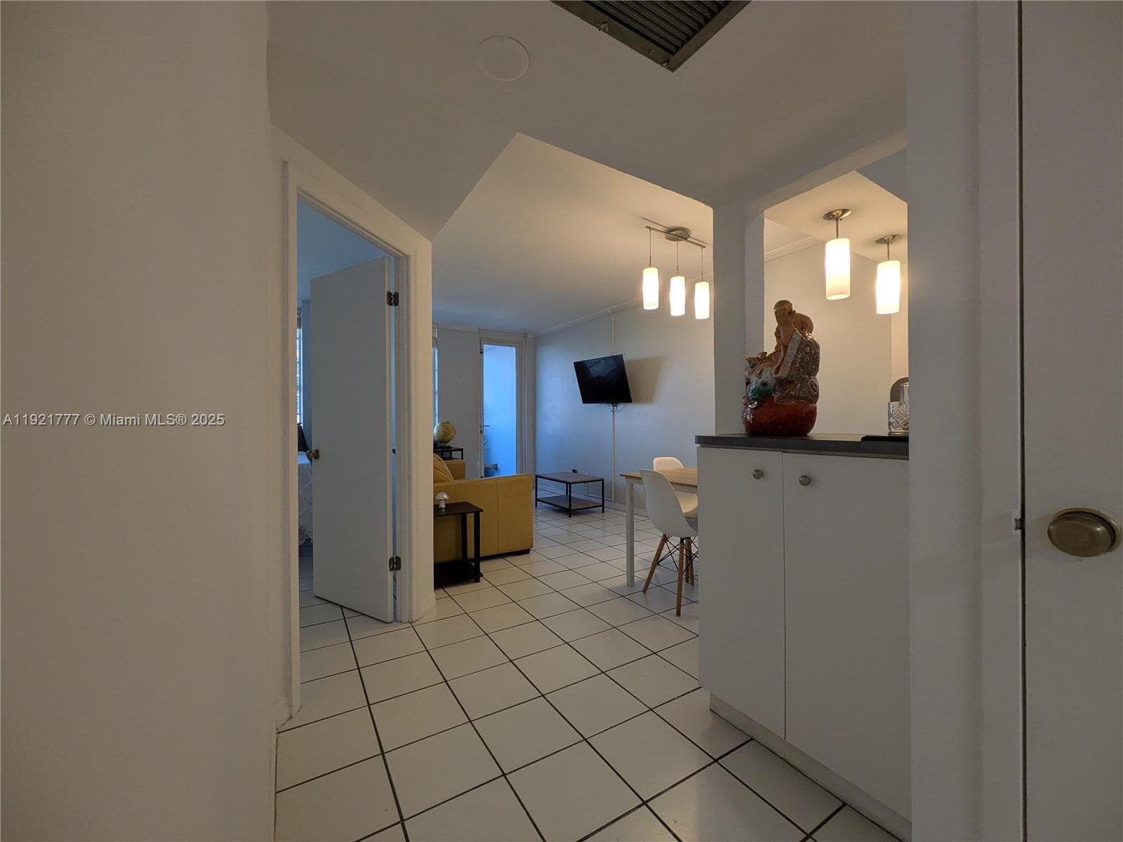 A11921777 — Miami Beach — 12