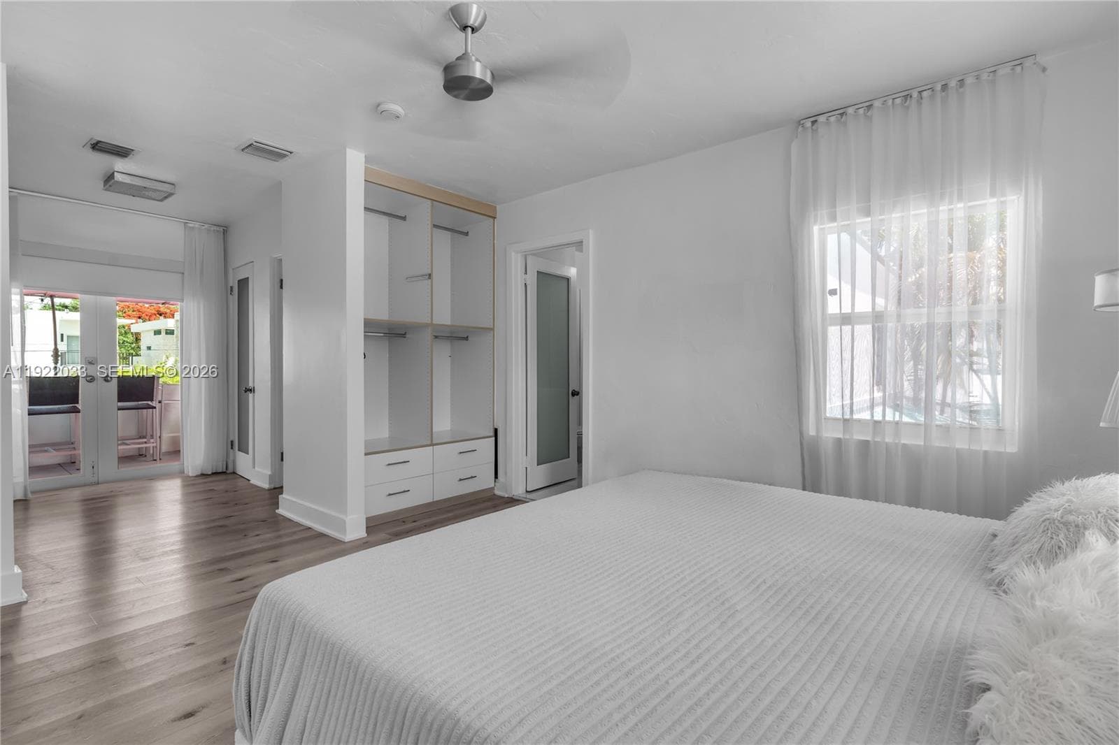 A11922033 — Miami Beach — 21
