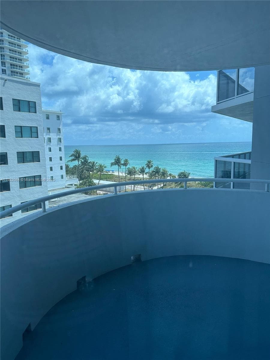 A11922084 — Miami Beach — 42