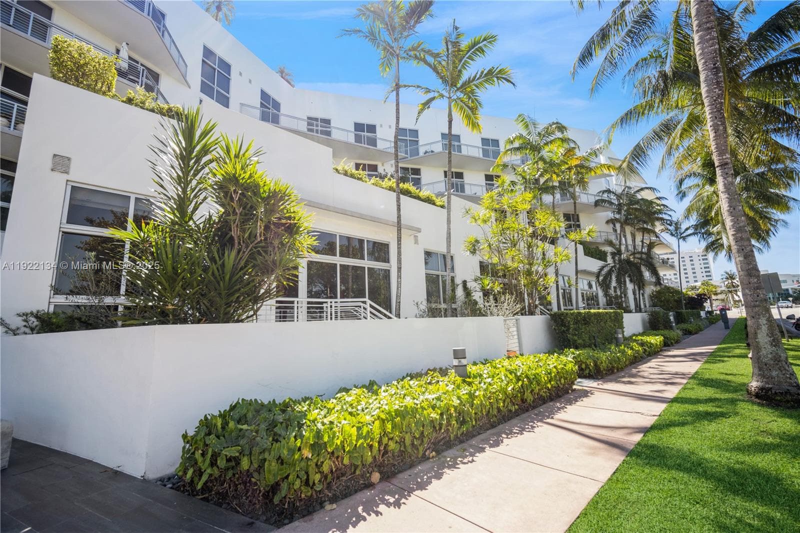 A11922134 — Miami Beach — 29