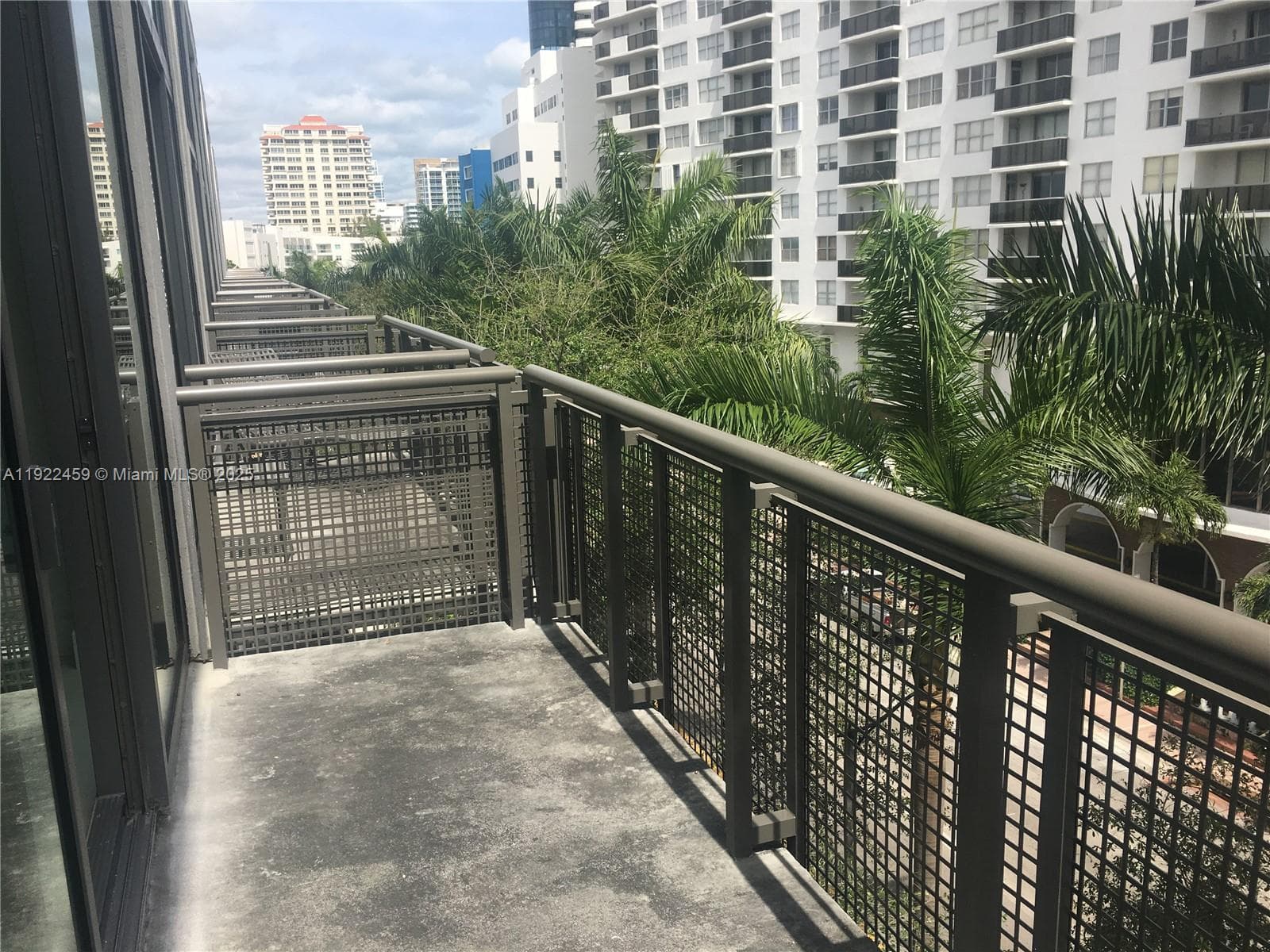 A11922459 — Miami Beach — 22