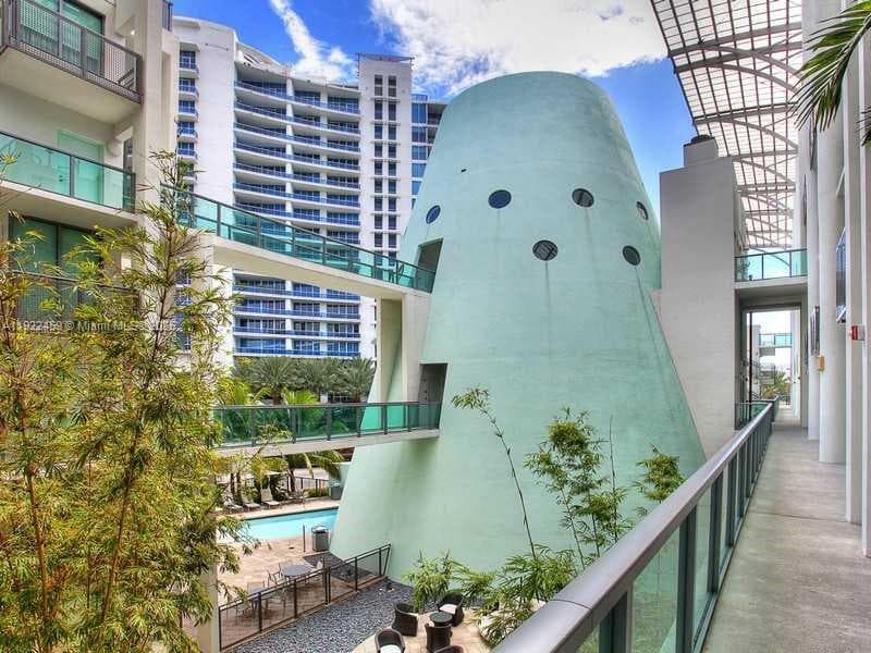 A11922459 — Miami Beach
