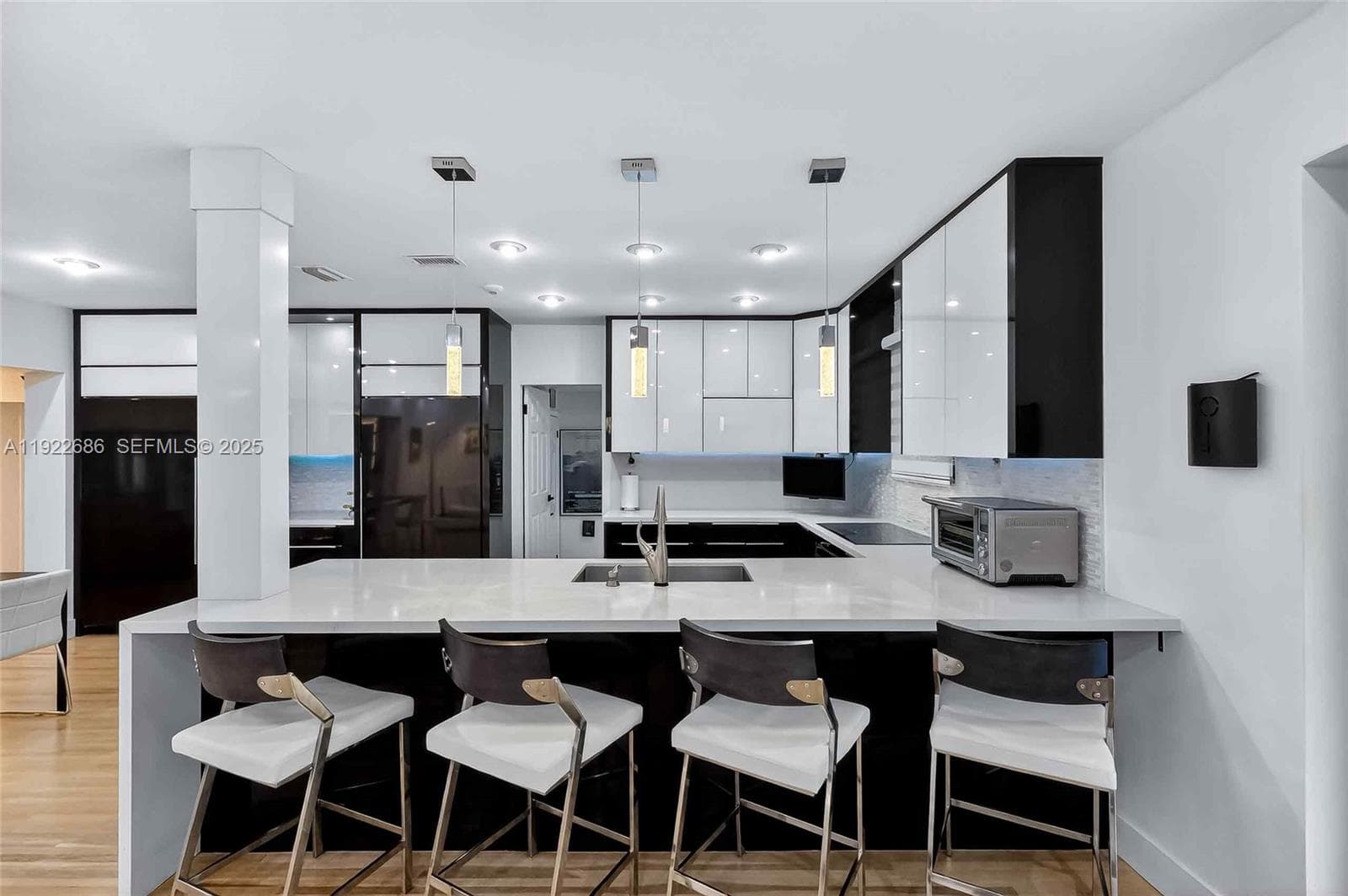 A11922686 — Miami Beach — 13