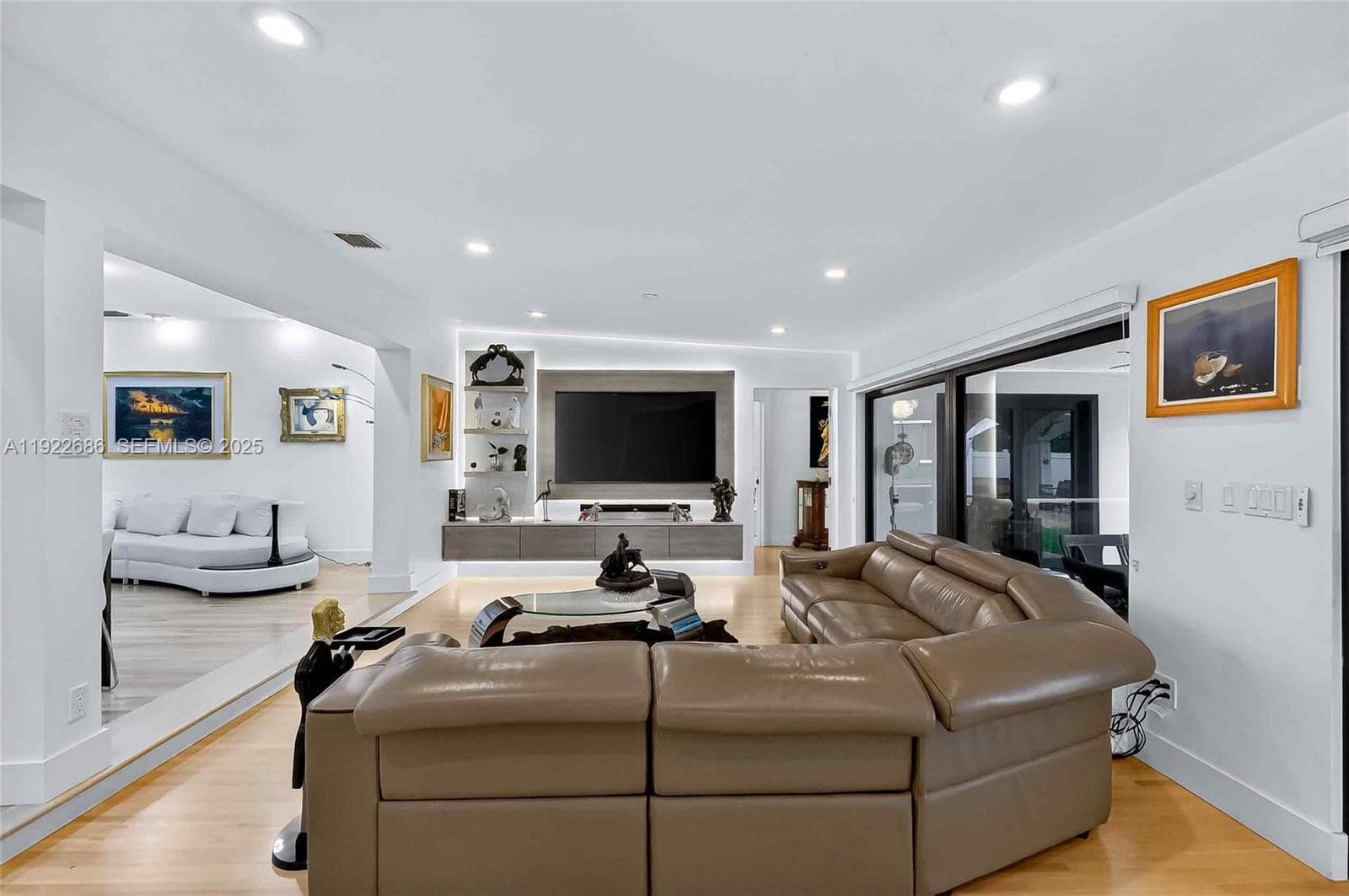 A11922686 — Miami Beach — 17