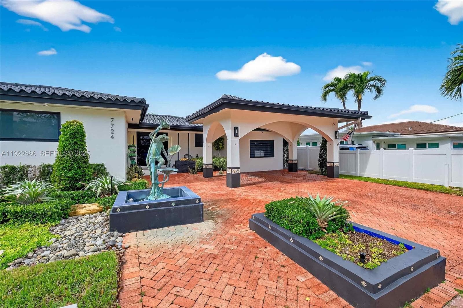 A11922686 — Miami Beach — 4