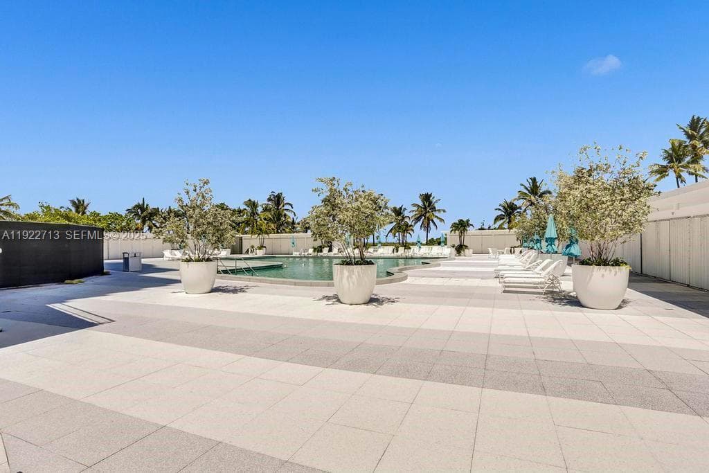 A11922713 — Miami Beach — 16