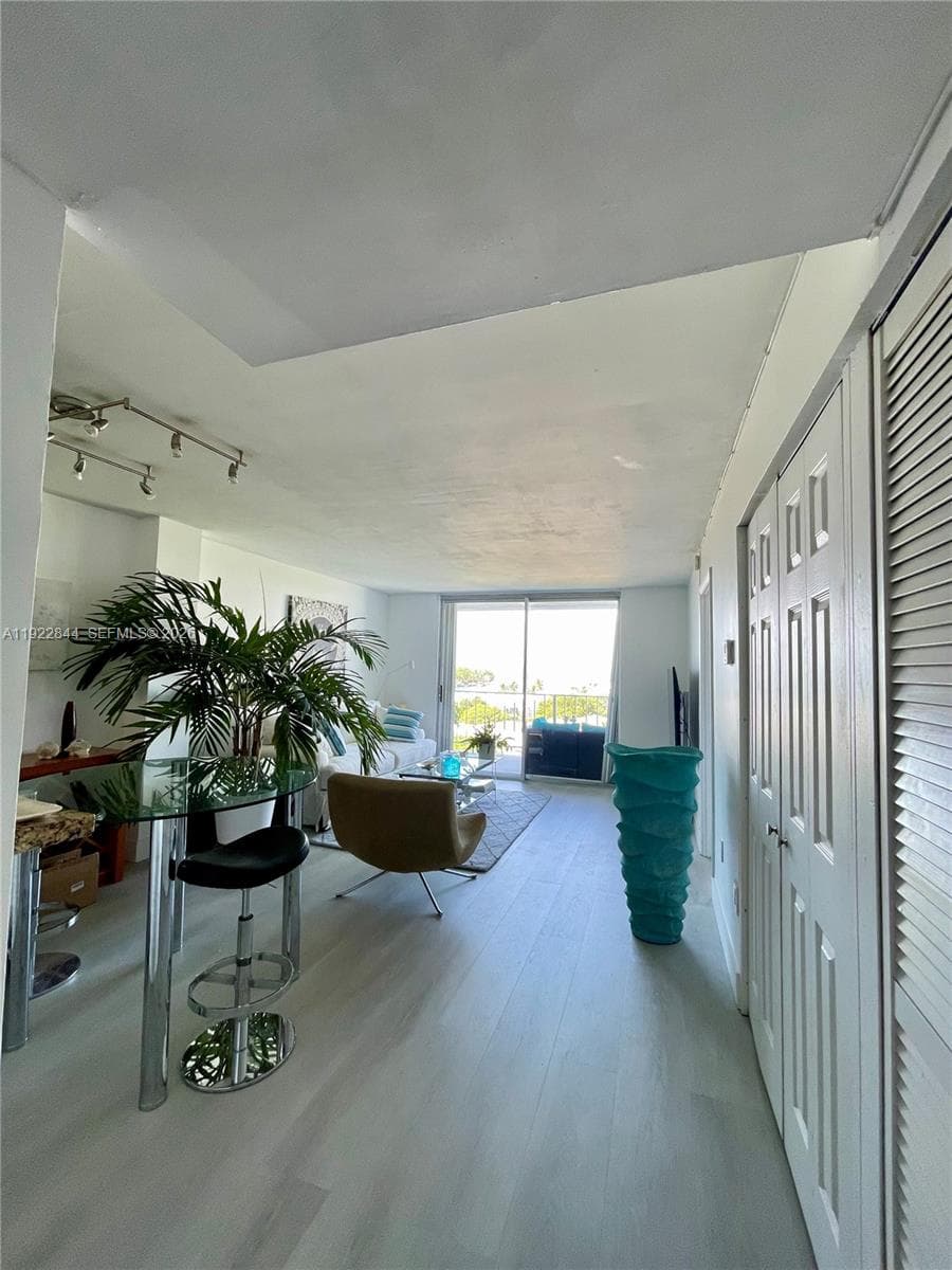 A11922844 — Miami Beach — 4