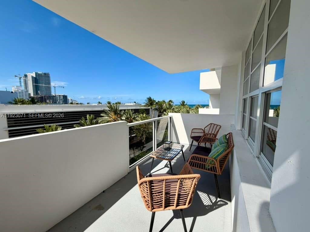 A11923071 — Miami Beach — 16
