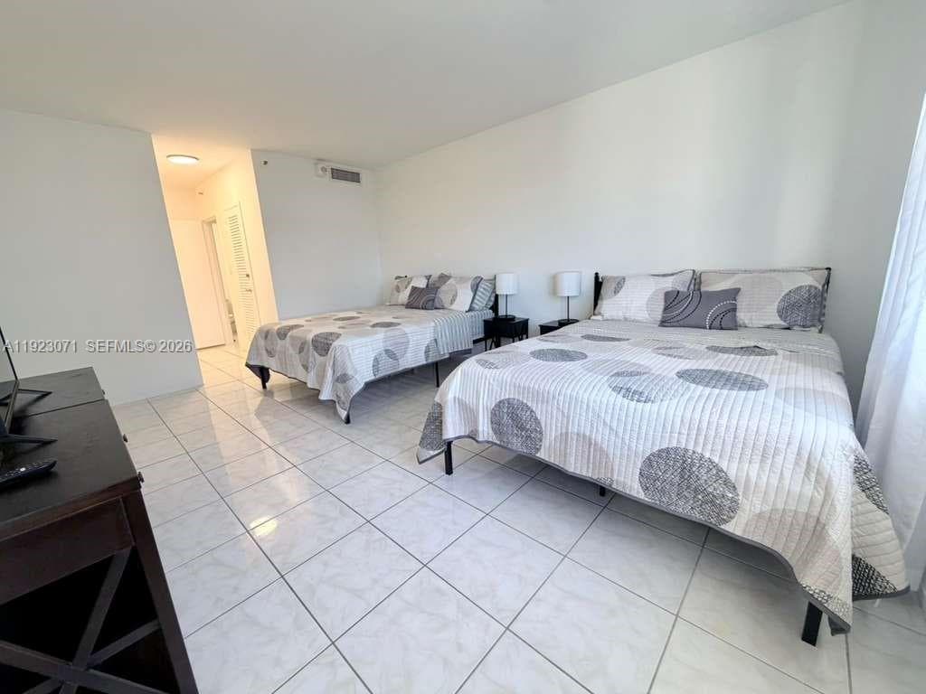 A11923071 — Miami Beach — 12