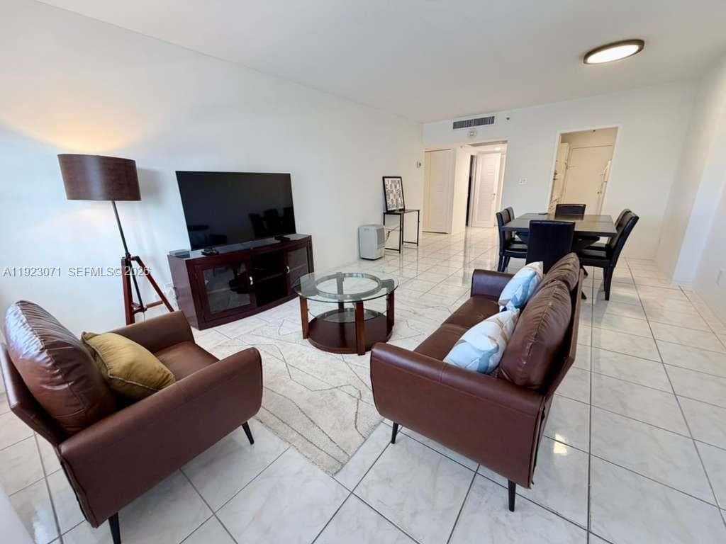 A11923071 — Miami Beach — 3