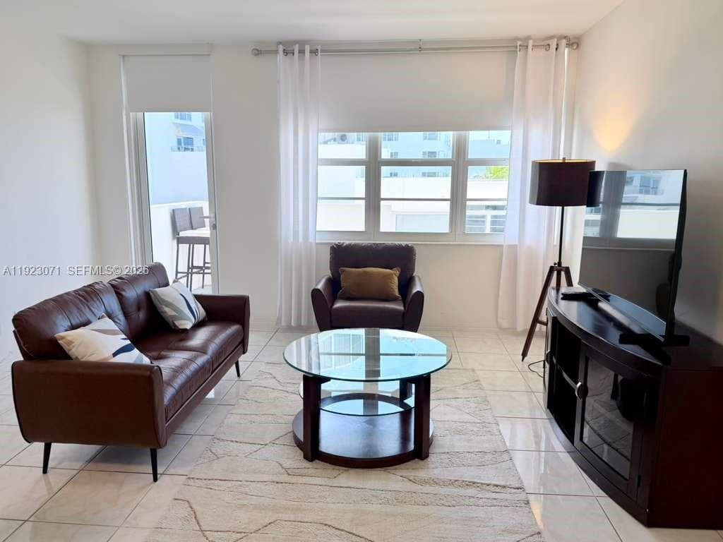 A11923071 — Miami Beach