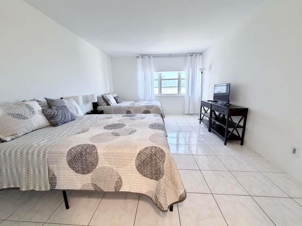 A11923071 — Miami Beach — 11