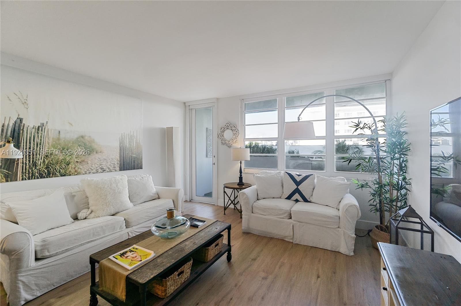 A11923351 — Miami Beach