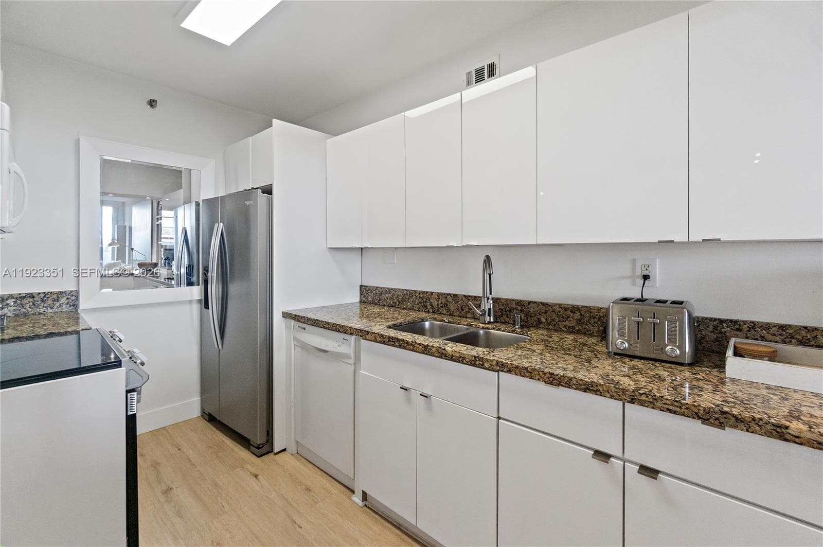 A11923351 — Miami Beach — 9