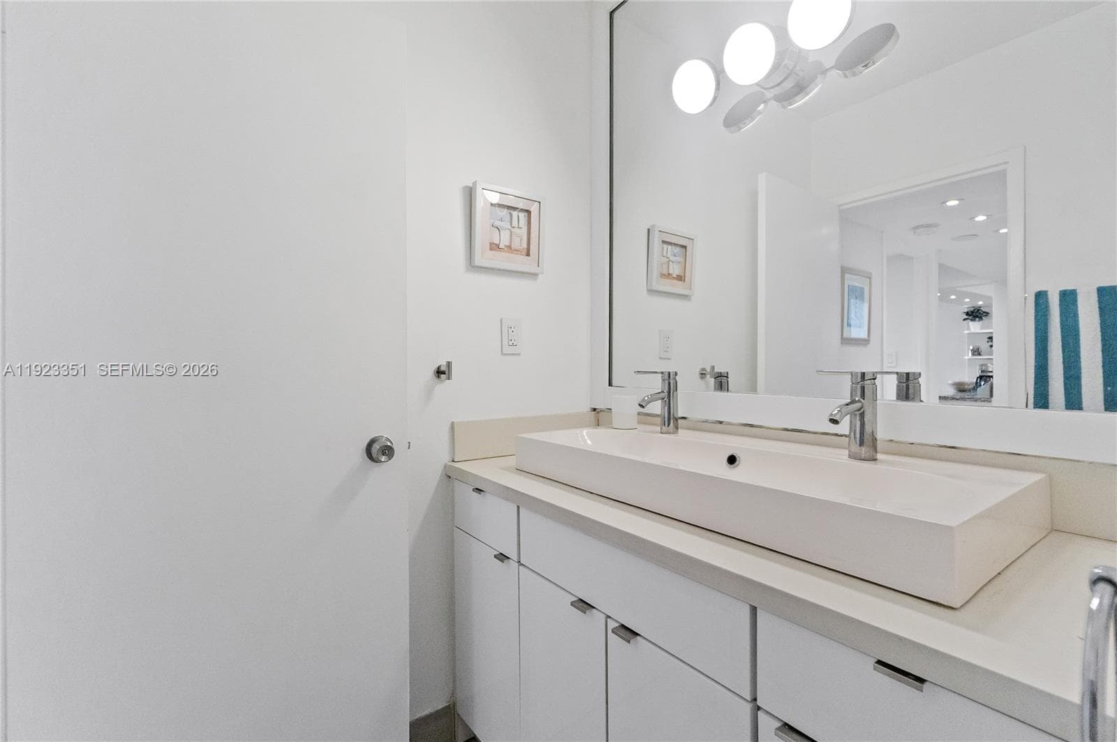 A11923351 — Miami Beach — 11