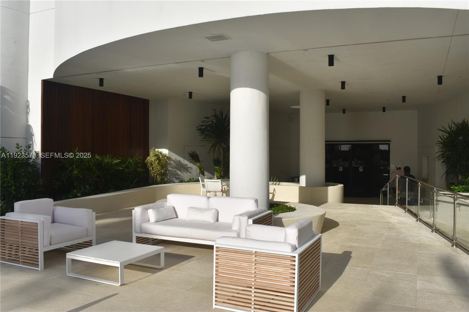 A11923573 — Miami Beach — 6