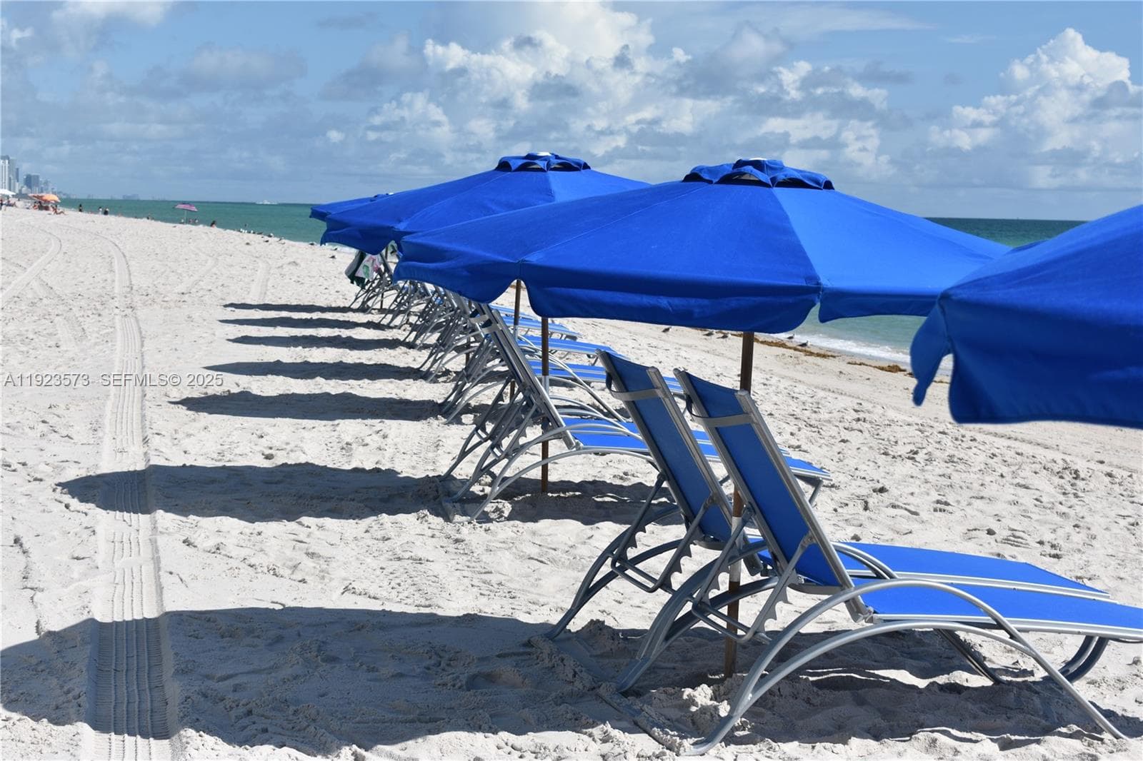 A11923573 — Miami Beach — 32