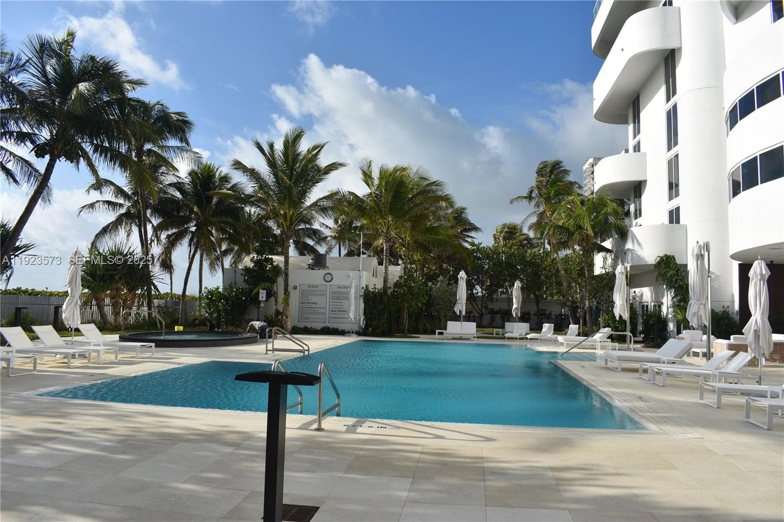 A11923573 — Miami Beach