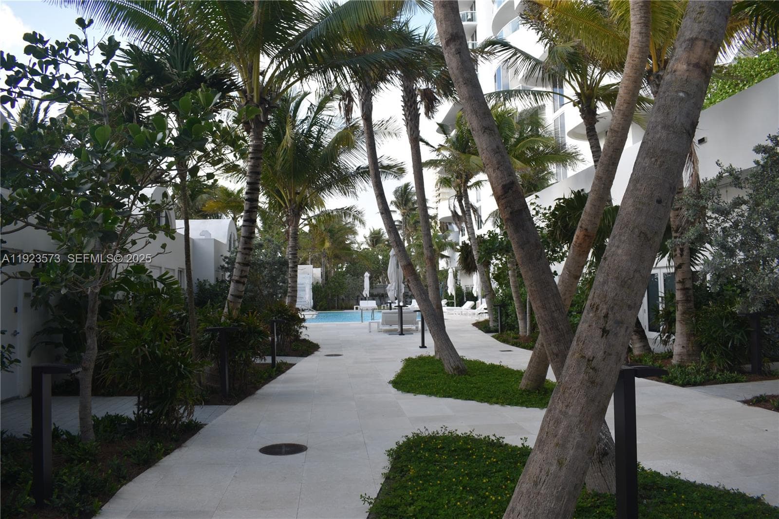 A11923573 — Miami Beach — 11