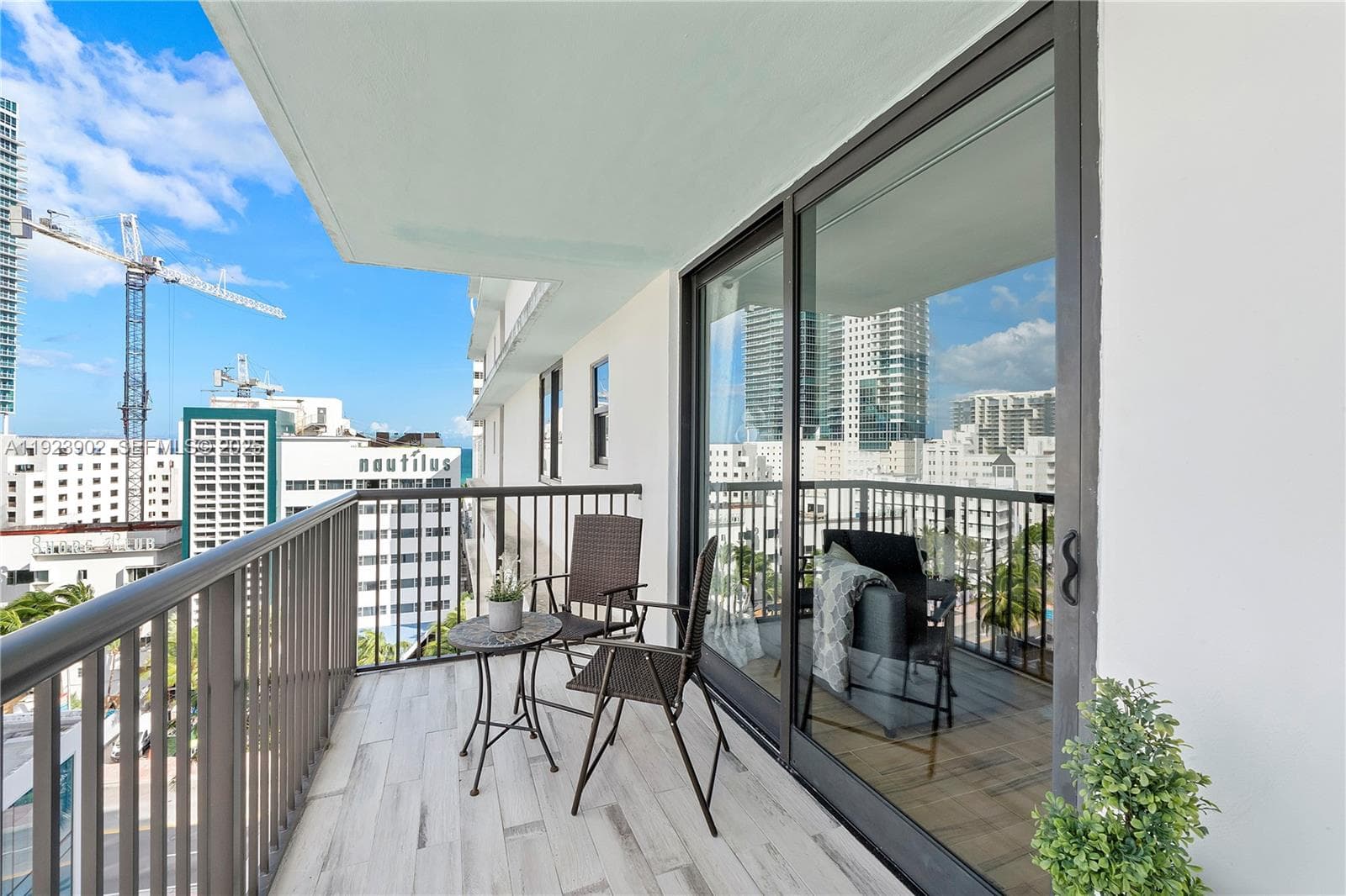 A11923902 — Miami Beach — 13