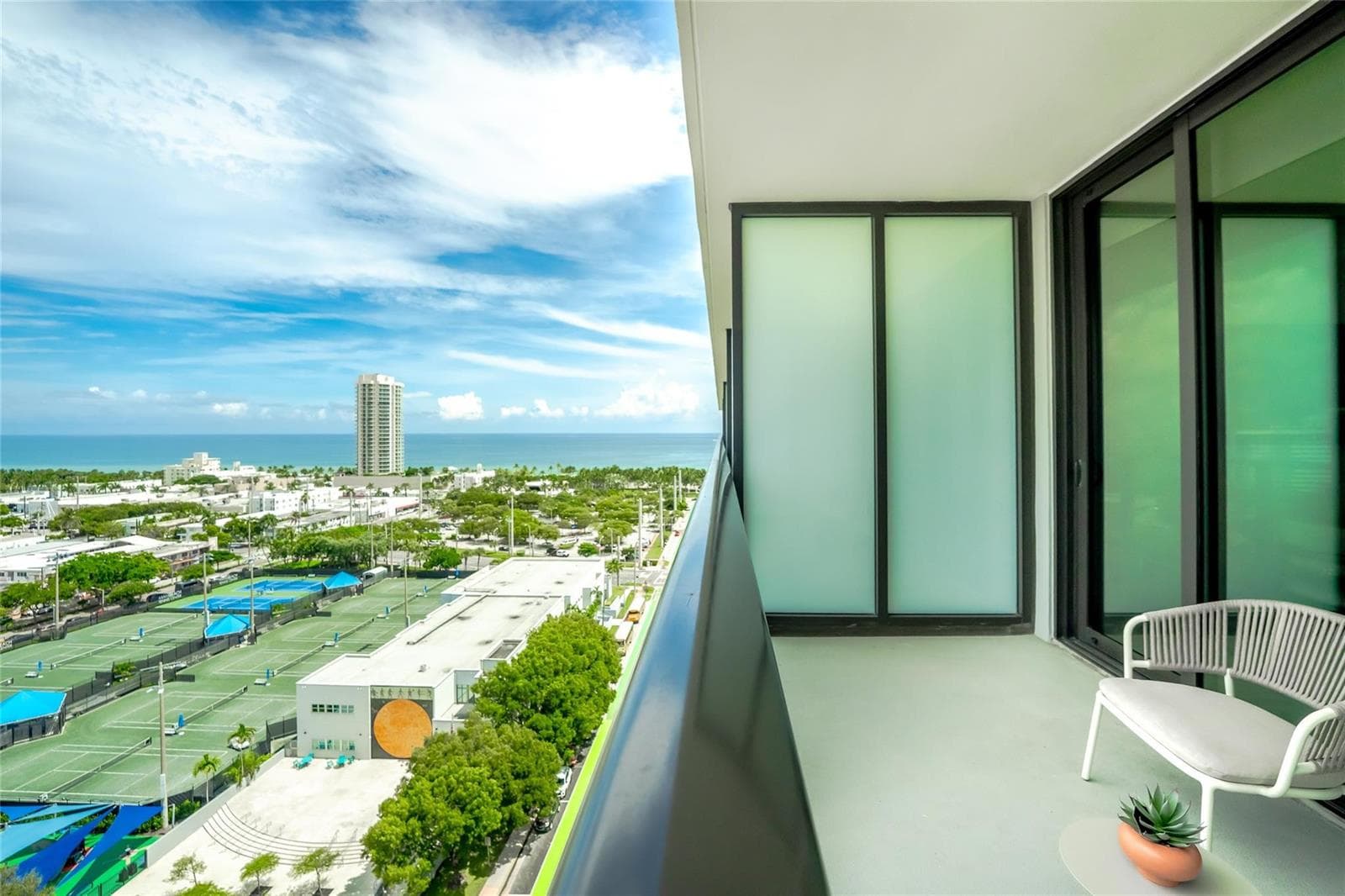 F10539152 — Miami Beach — 30