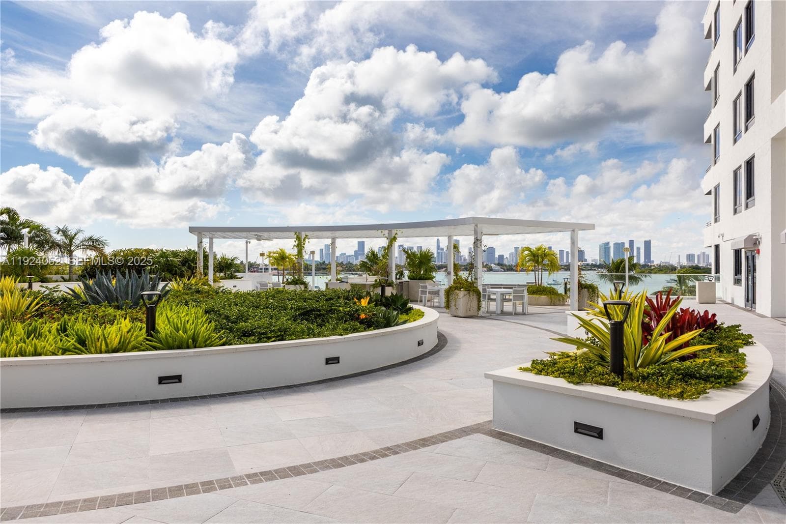 A11924052 — Miami Beach — 27