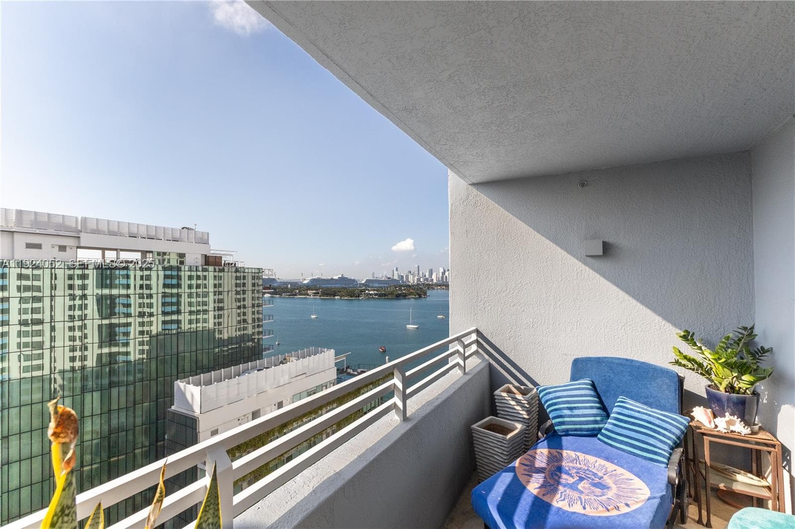 A11924052 — Miami Beach — 10