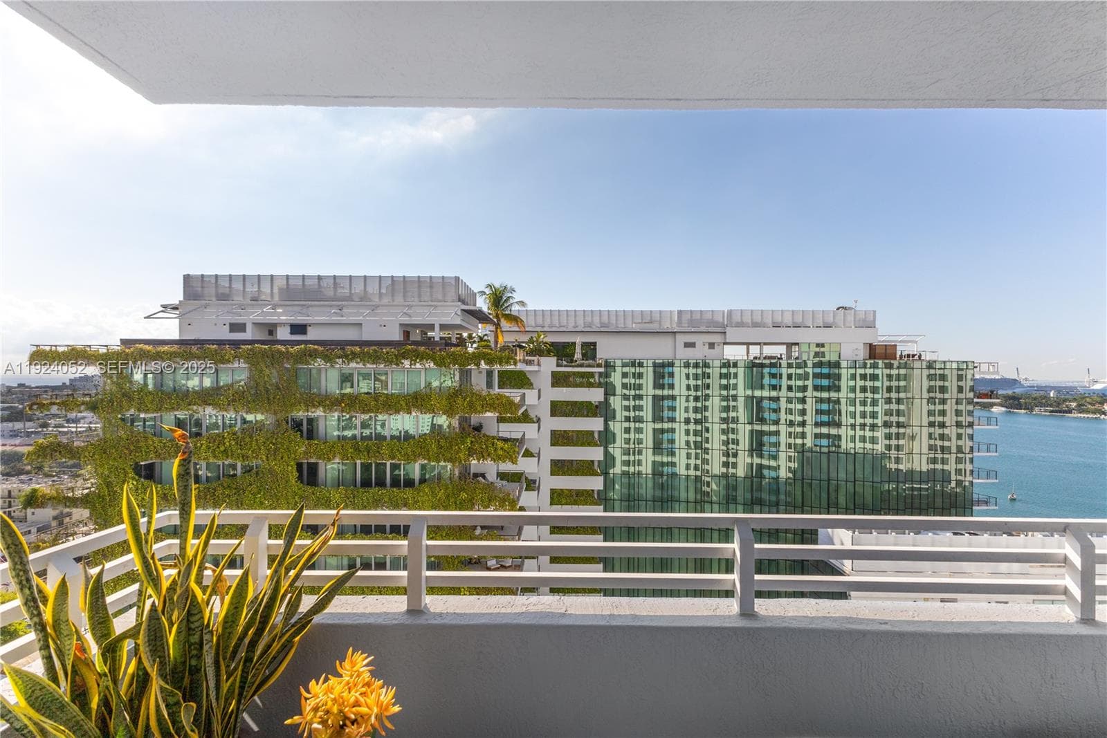 A11924052 — Miami Beach — 11