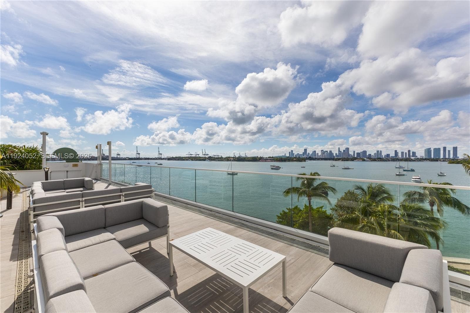 A11924052 — Miami Beach — 29