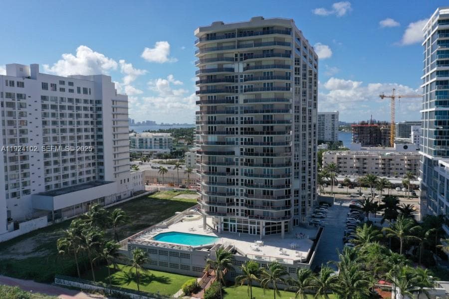 A11924102 — Miami Beach — 17