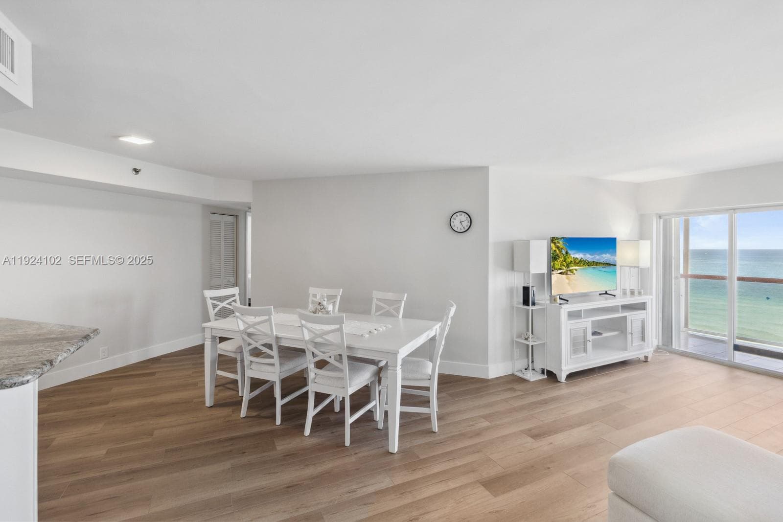 A11924102 — Miami Beach — 3
