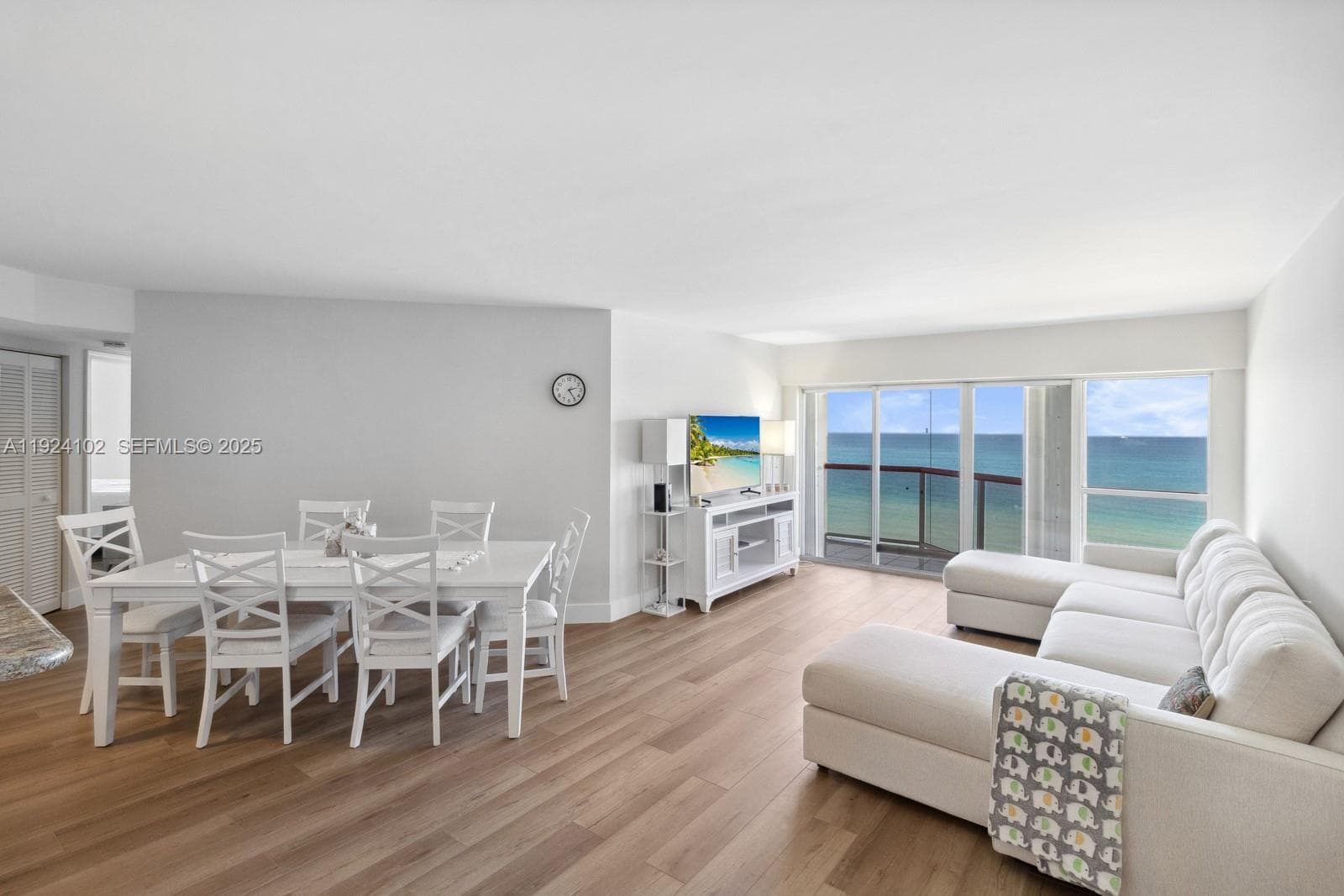 A11924102 — Miami Beach