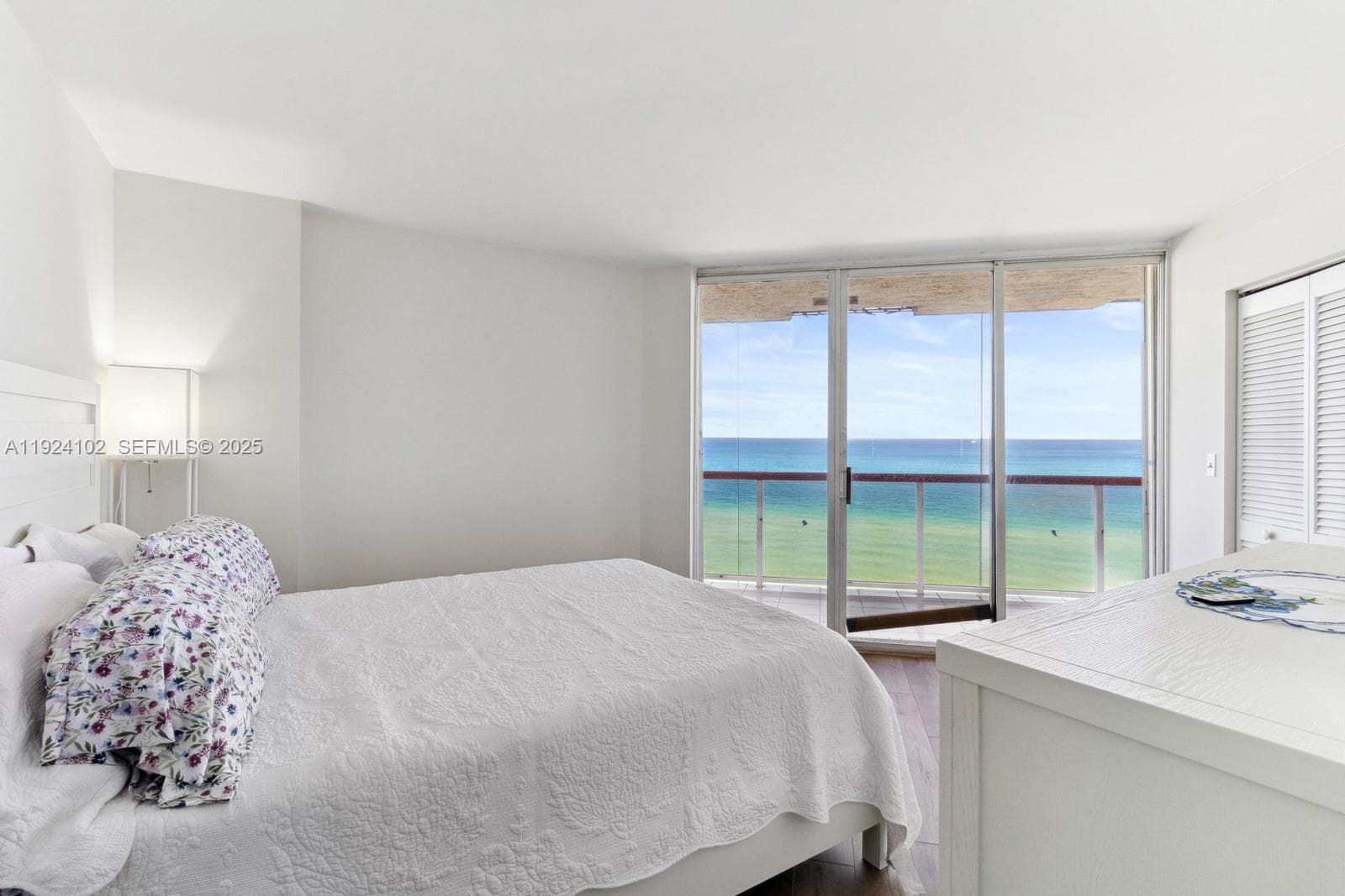 A11924102 — Miami Beach — 10