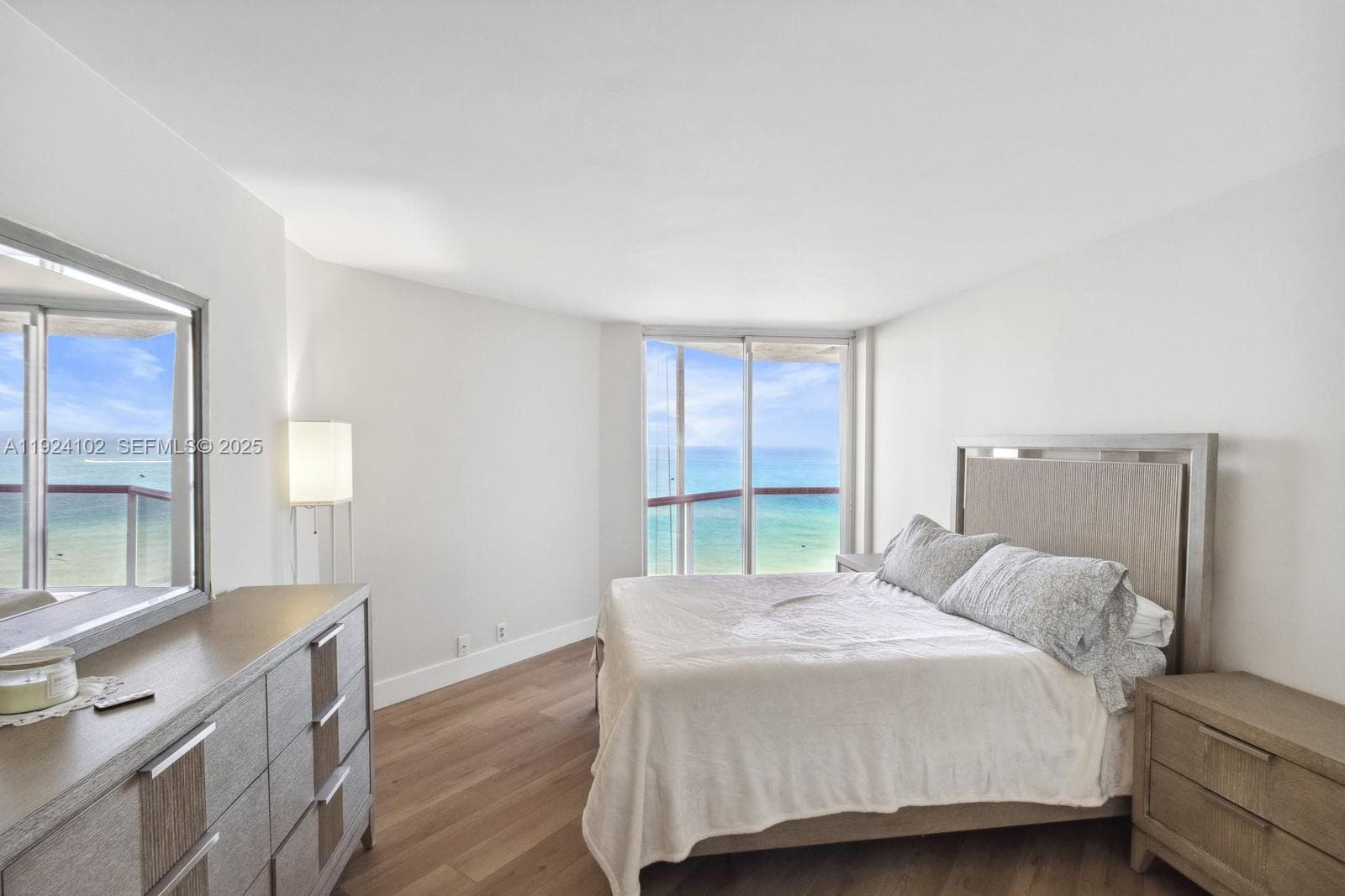 A11924102 — Miami Beach — 14