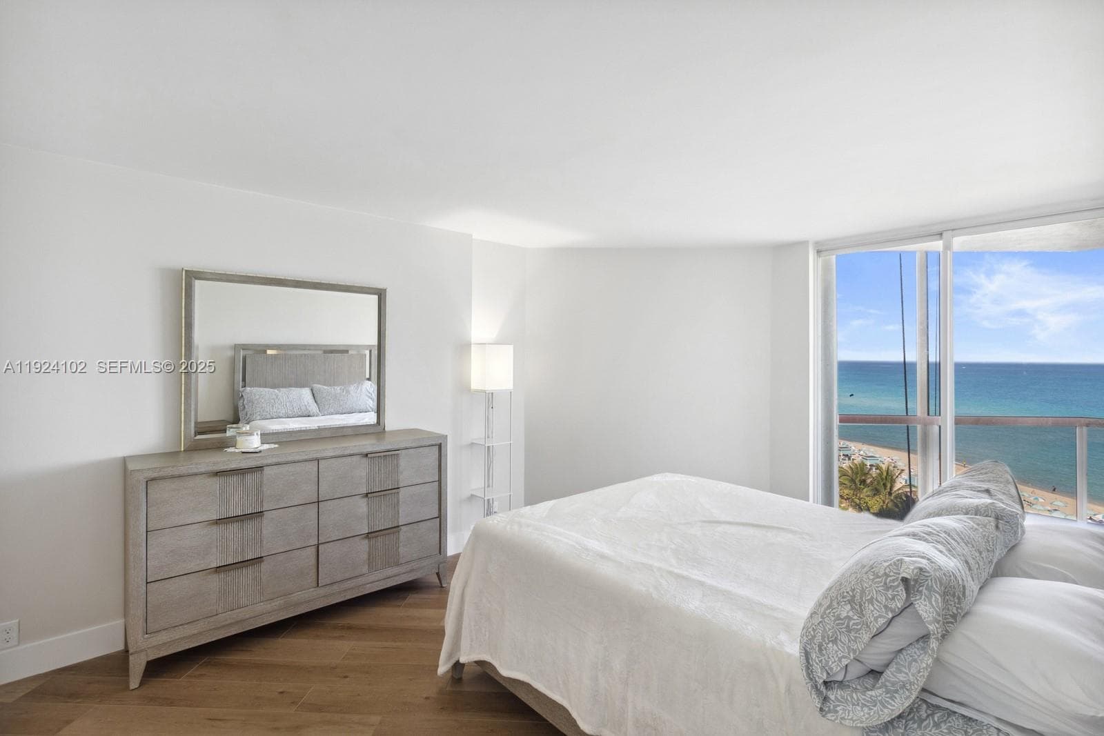 A11924102 — Miami Beach — 15