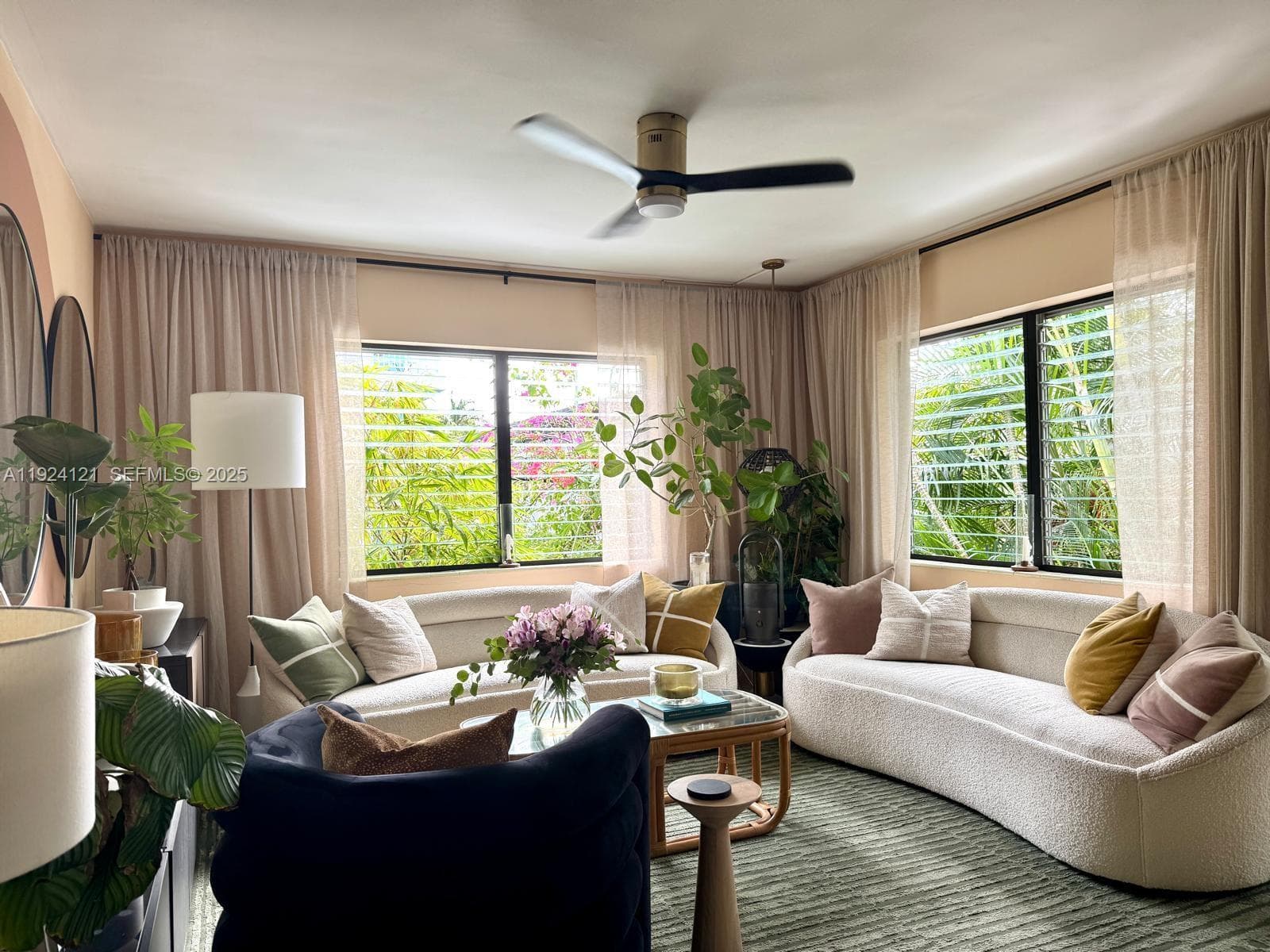 A11924121 — Miami Beach