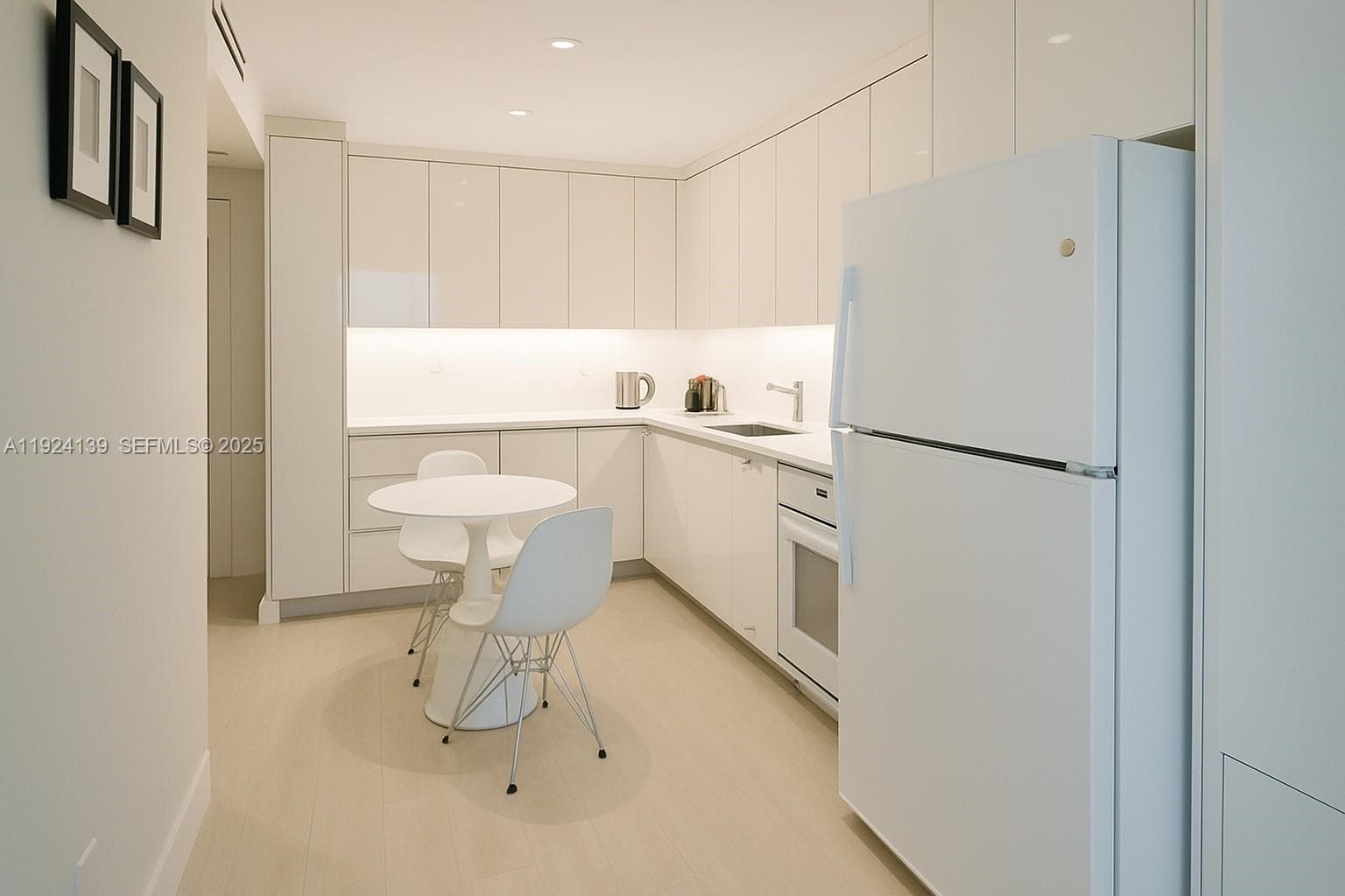 A11924139 — Miami Beach — 3