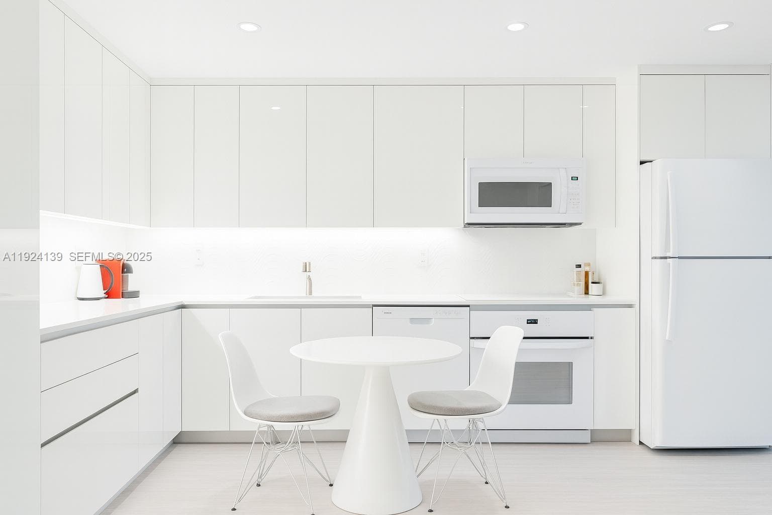 A11924139 — Miami Beach