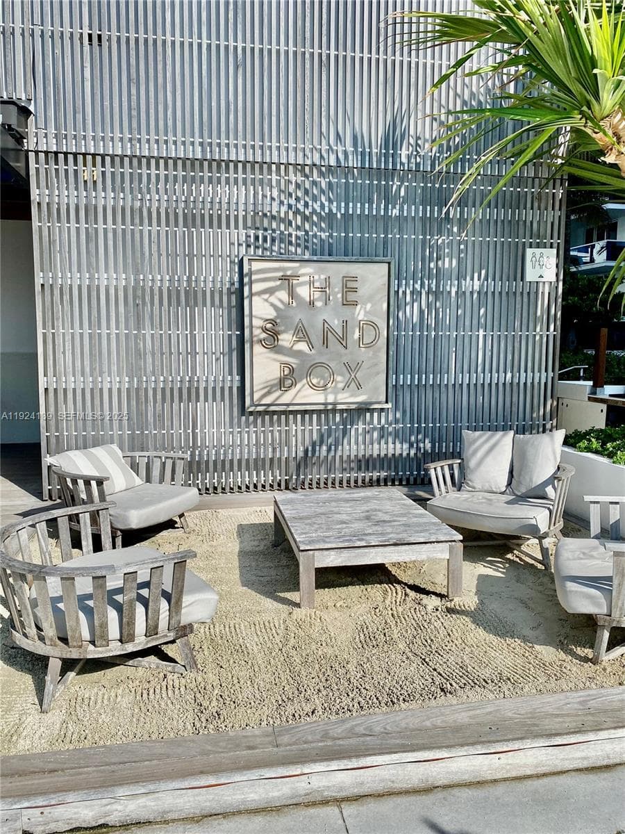 A11924139 — Miami Beach — 24