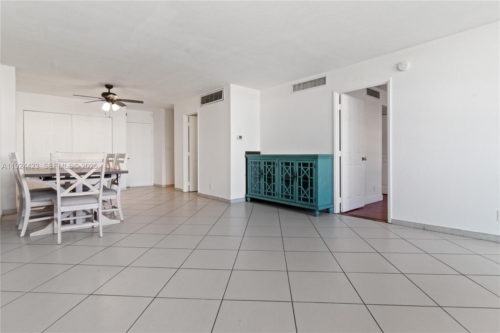 A11924423 — Miami Beach — 6