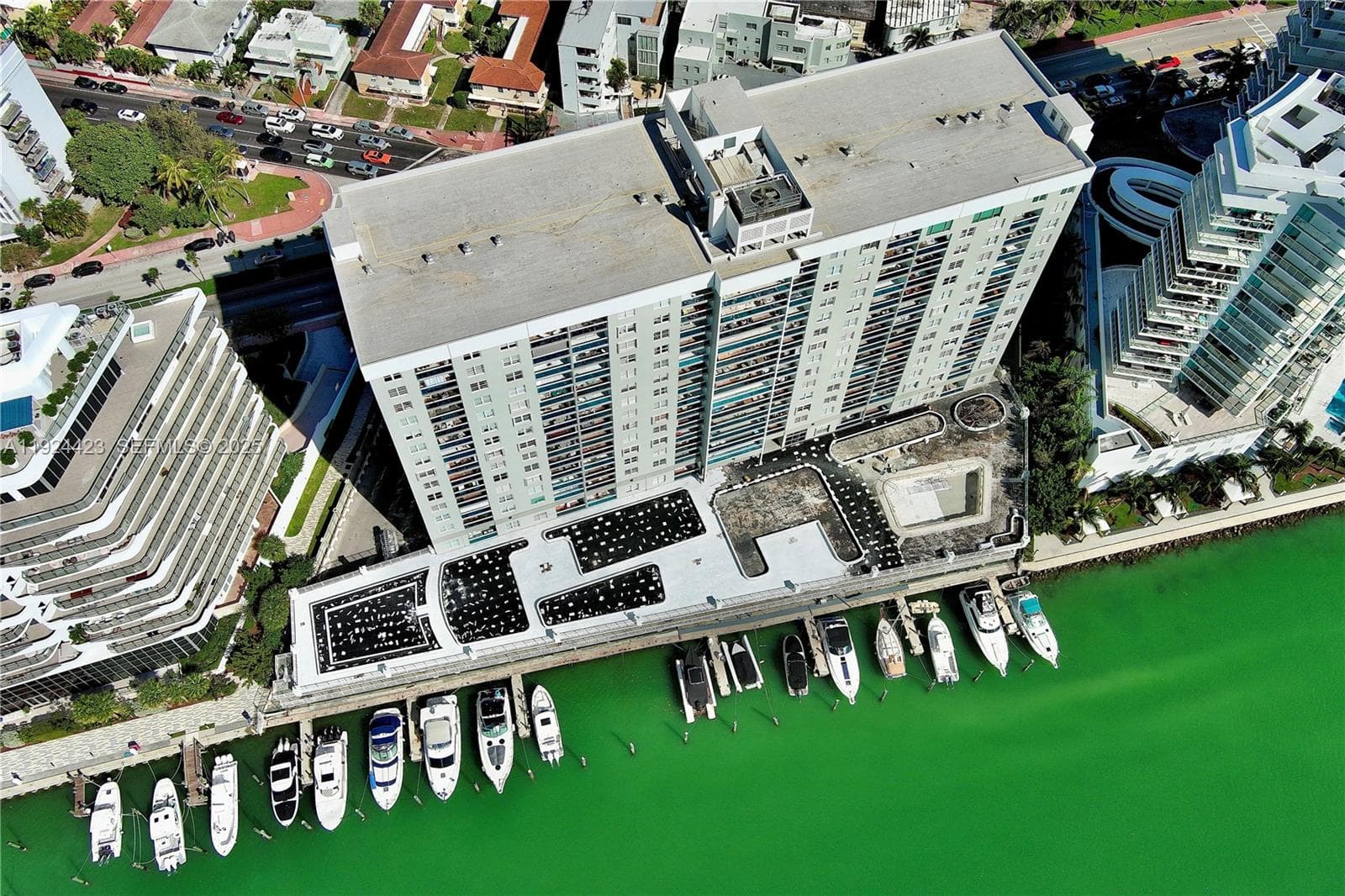 A11924423 — Miami Beach