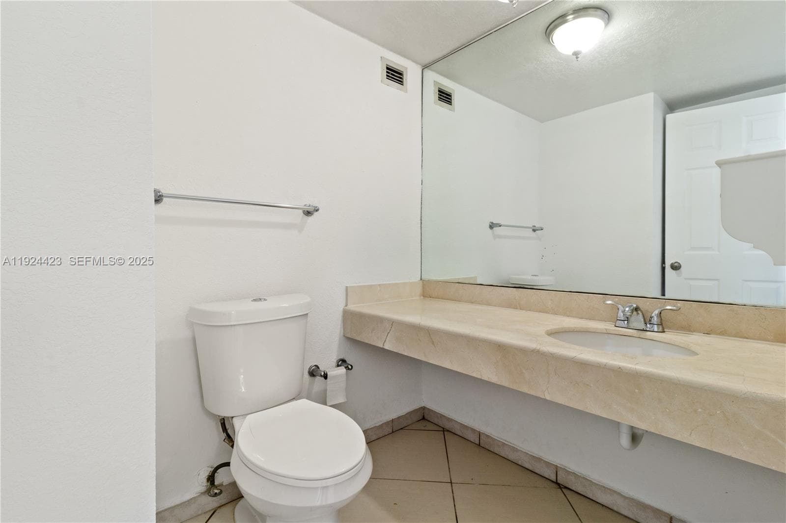 A11924423 — Miami Beach — 10