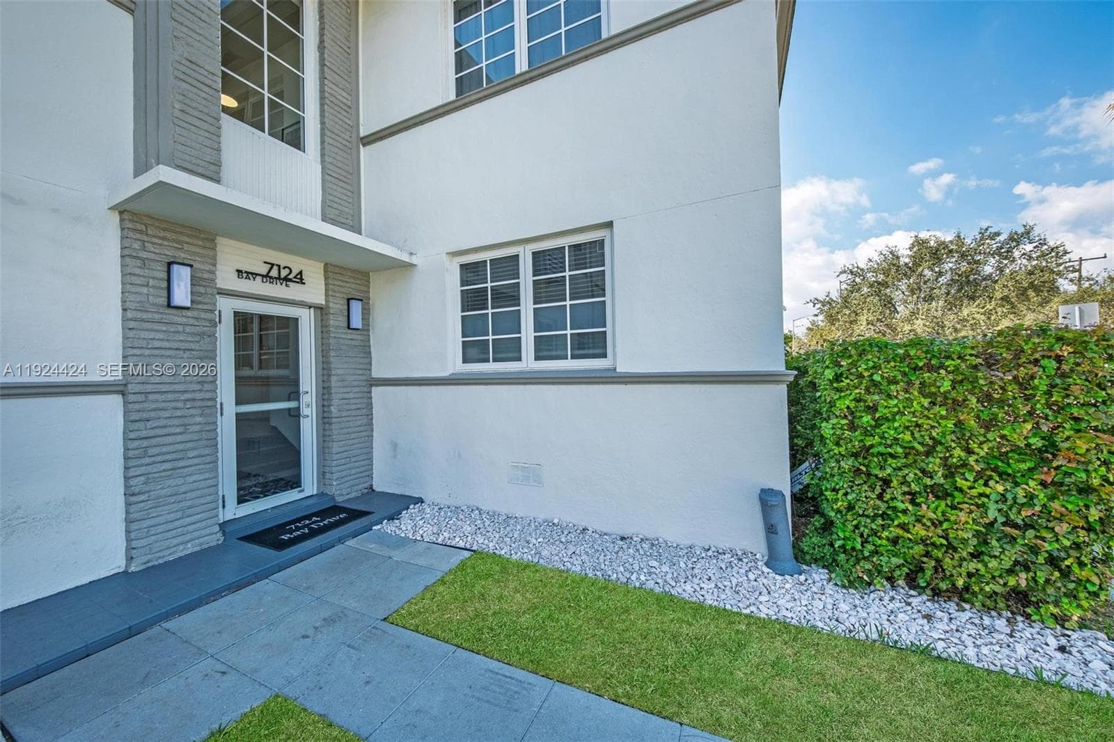 A11924424 — Miami Beach — 2