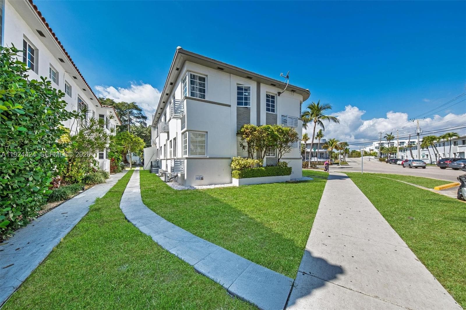 A11924424 — Miami Beach — 3