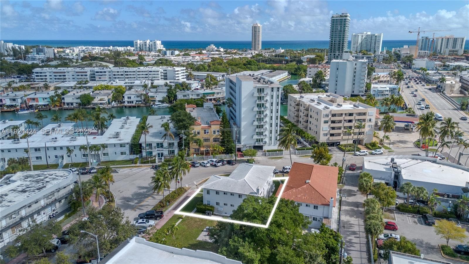 A11924424 — Miami Beach — 20
