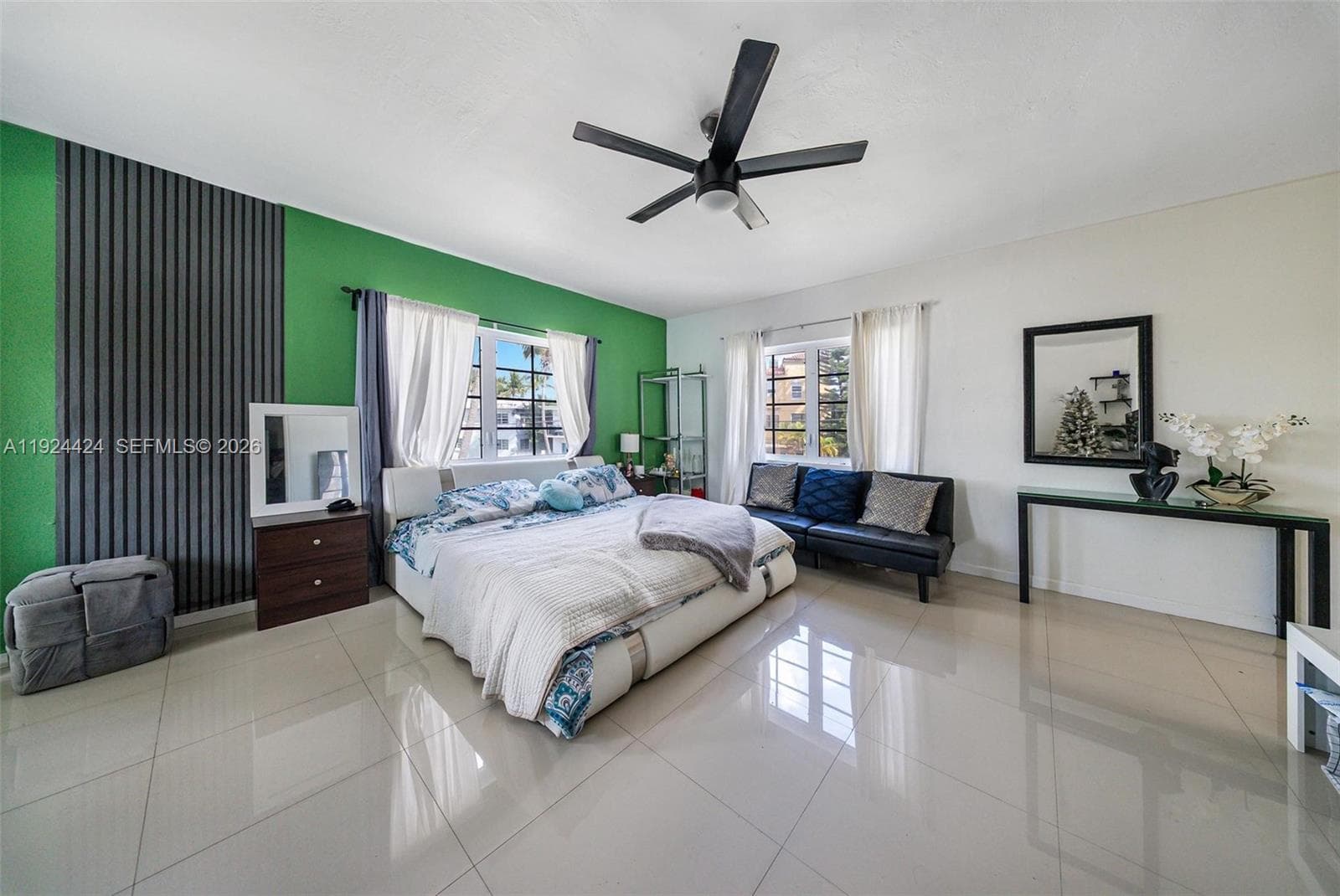A11924424 — Miami Beach — 10