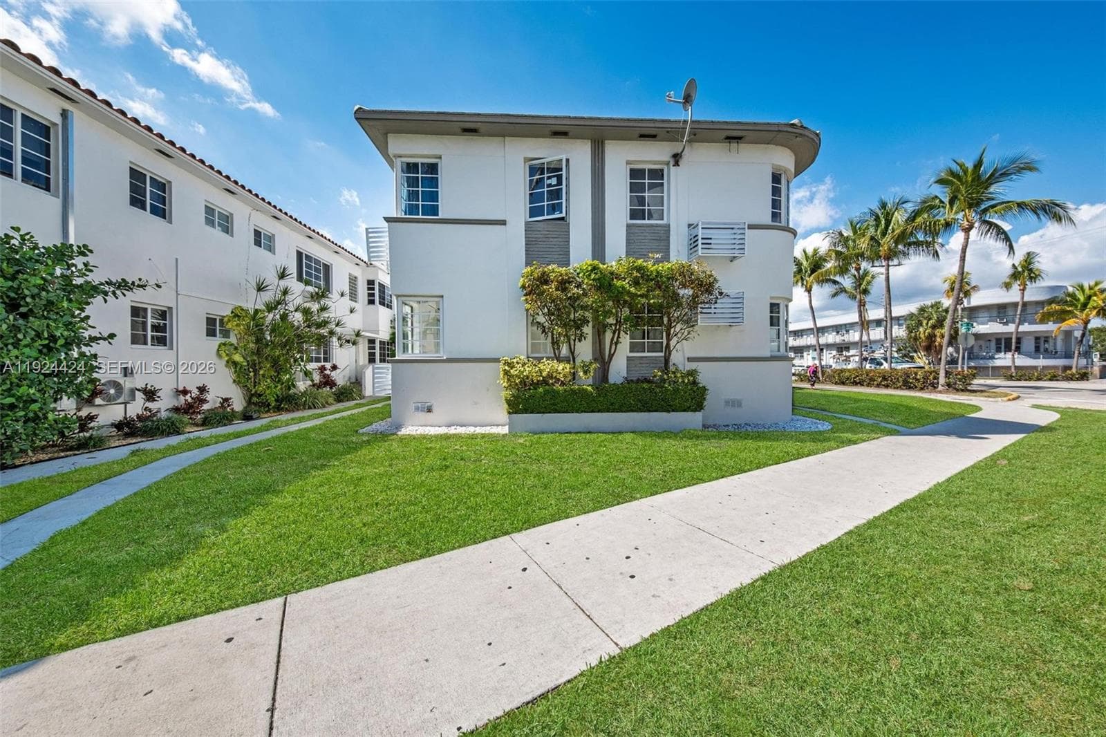 A11924424 — Miami Beach — 4