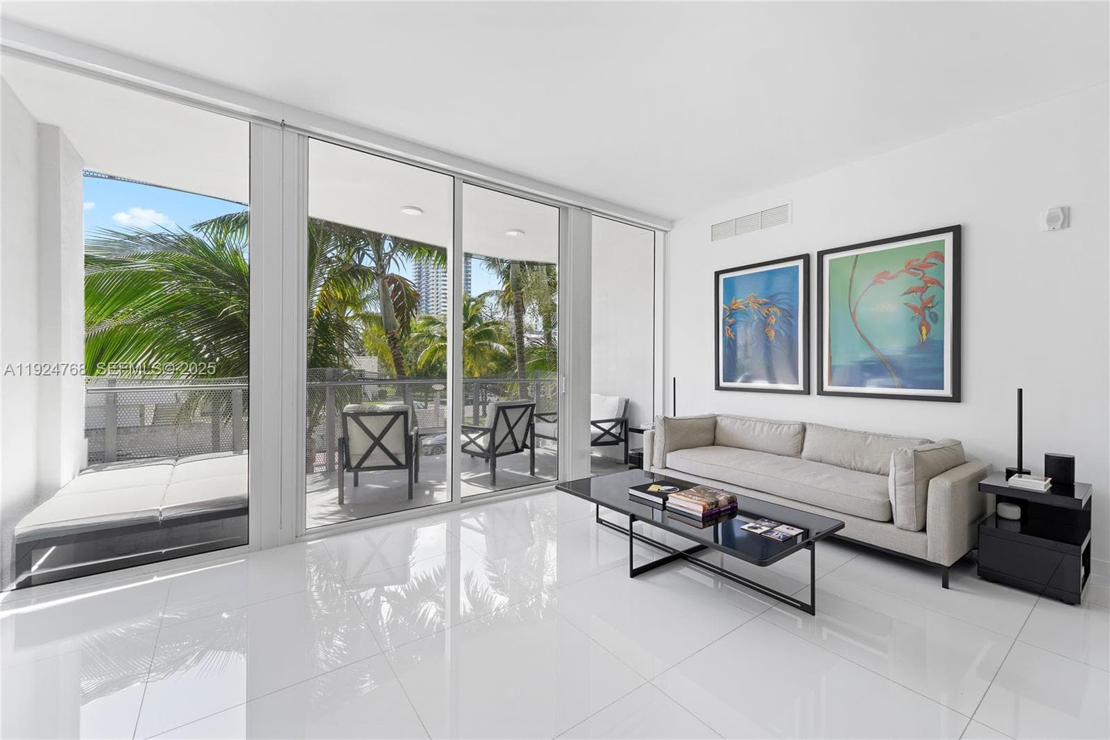 A11924768 — Miami Beach — 2