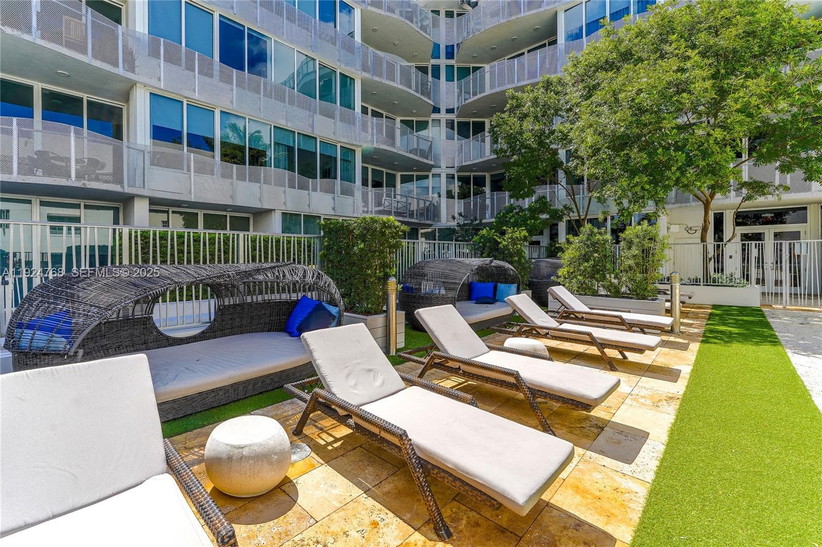 A11924768 — Miami Beach — 22